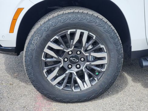 New 2026 Chevrolet Suburban Z71 w/ Comfort Package image 9