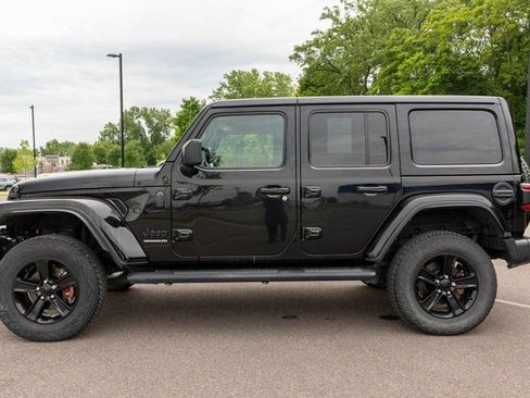 Used 2023 Jeep Wrangler Unlimited Sahara AWD/4WD image 9