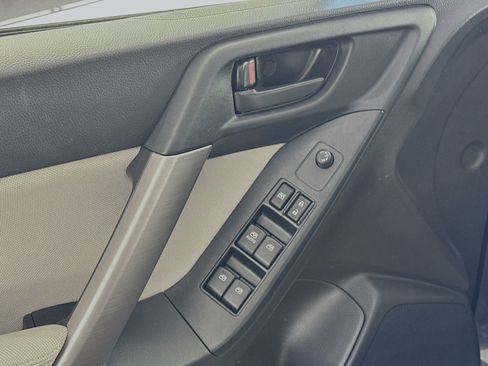 Used 2015 Subaru Forester 2.5i w/ Alloy Wheel Package image 8