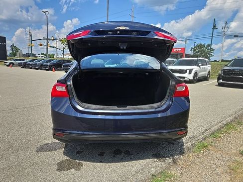 Used 2017 Chevrolet Malibu LT FWD image 7