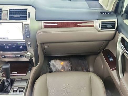 Used 2018 Lexus GX 460 Premium w/ Premium Package image 41