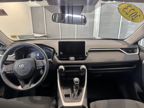 Used 2023 Toyota RAV4 LE AWD/4WD image 16