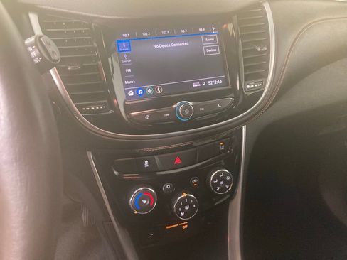 Used 2020 Chevrolet Trax Premier AWD/4WD image 2