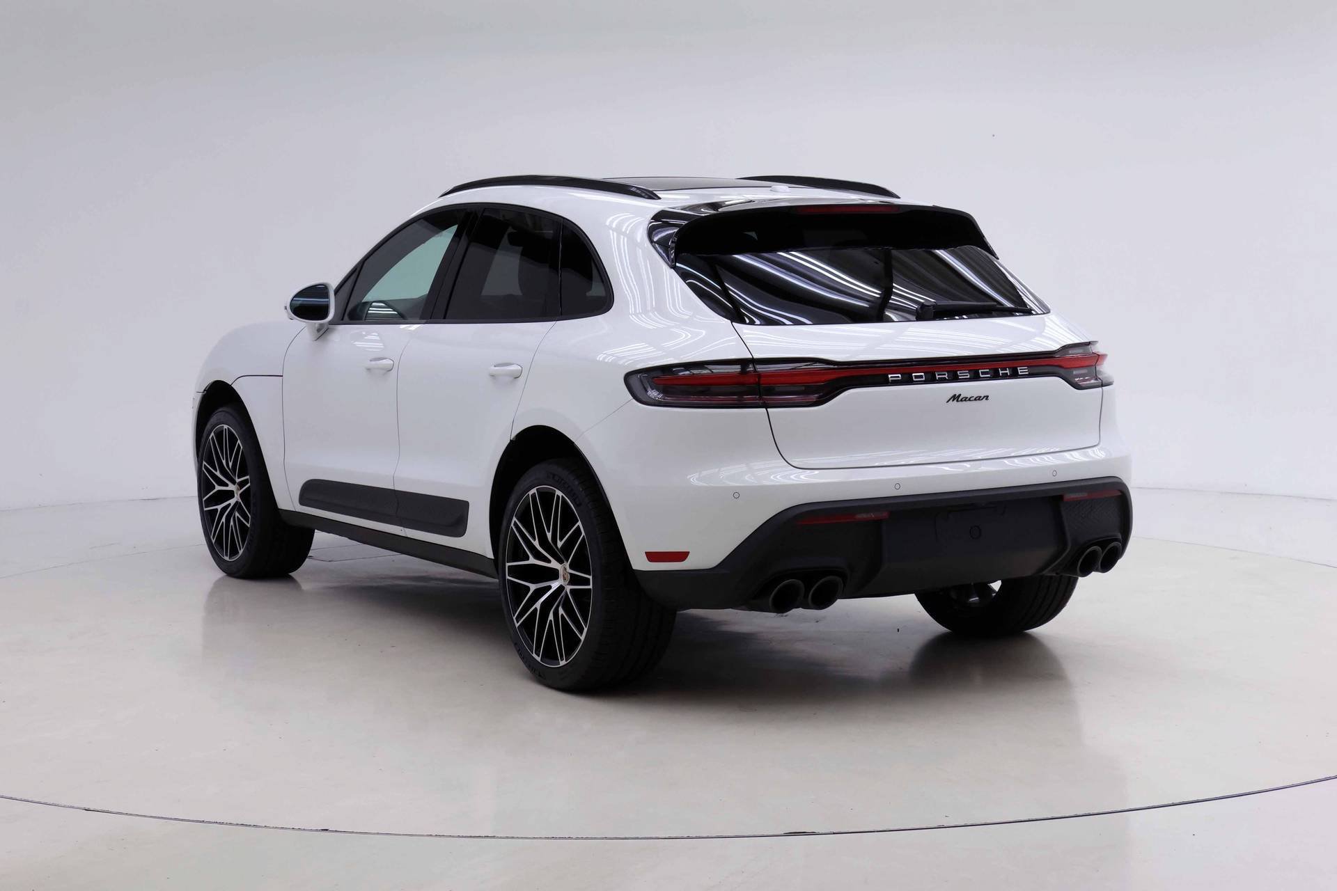 Used 2026 Porsche Macan AWD/4WD image 3