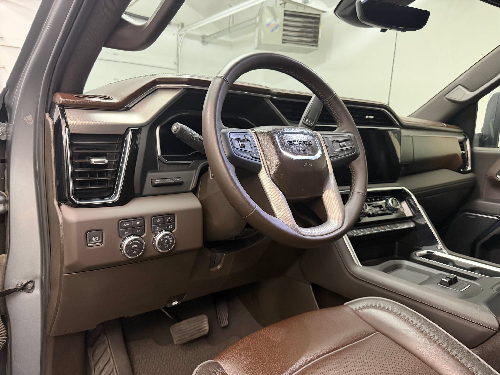 Used 2024 GMC Sierra 2500 Denali w/ Denali Reserve Package AWD/4WD image 4