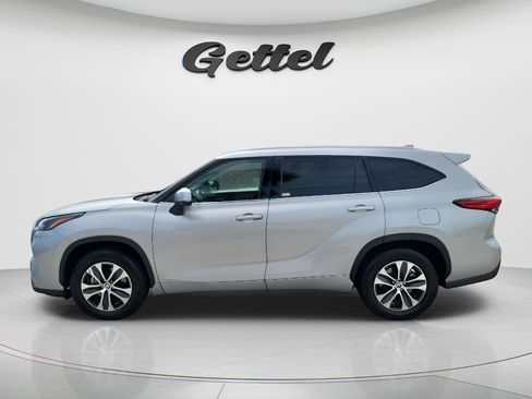 Used 2022 Toyota Highlander XLE FWD image 8