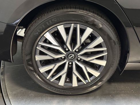 Used 2025 Nissan Altima 2.5 SV FWD image 16