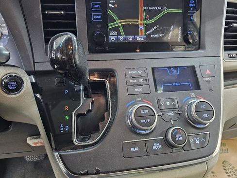 Used 2015 Toyota Sienna XLE w/ XLE Navigation Package FWD image 34