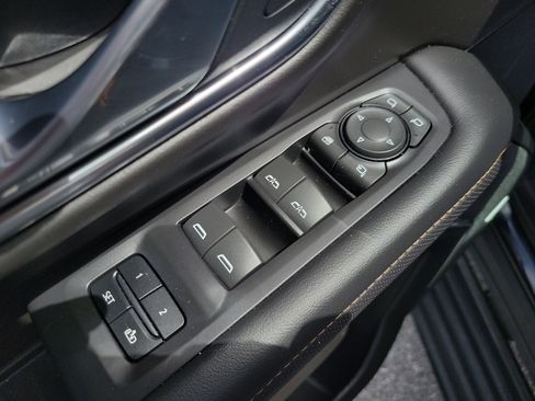 Certified 2023 GMC Yukon XL AT4 w/ AT4 Premium Plus Package AWD/4WD image 17
