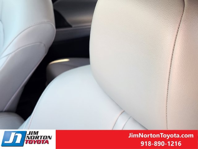 Used 2021 Toyota Highlander XLE FWD image 15