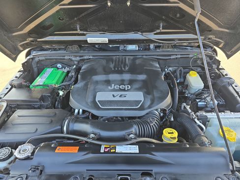 Used 2015 Jeep Wrangler Unlimited Sport image 25