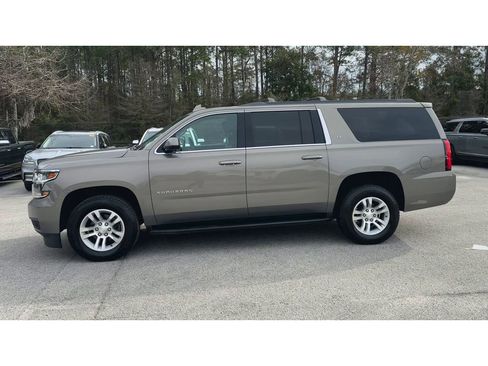 Certified 2017 Chevrolet Suburban LT image 5