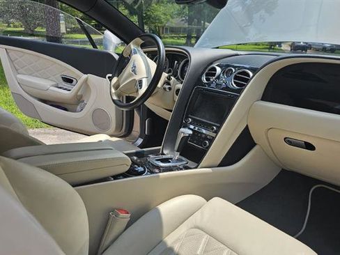 Used 2015 Bentley Continental GT image 21