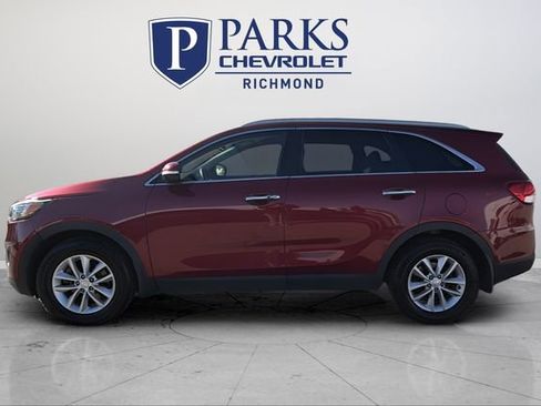 Used 2017 Kia Sorento LX w/ LX Convenience Package image 4