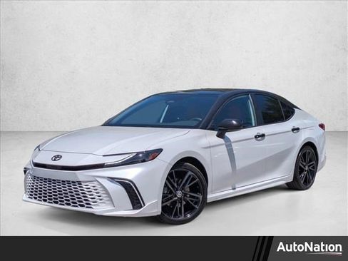 Used 2025 Toyota Camry XSE FWD image 1