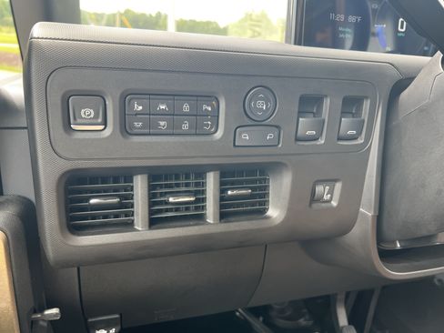Used 2024 Chevrolet Brightdrop 400 w/ Commercial Equipment Package AWD/4WD image 22