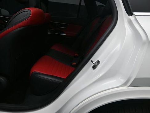 Used 2024 Mercedes-Benz GLC 300 4MATIC image 21