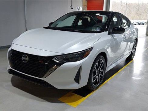 Used 2025 Nissan Sentra SR FWD image 18
