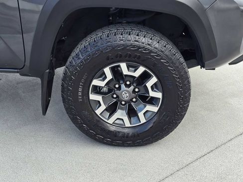 Used 2023 Toyota Tacoma TRD Off-Road w/ TRD Premium Off Road Package image 9