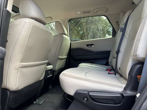 Used 2026 Nissan Pathfinder SL FWD image 27