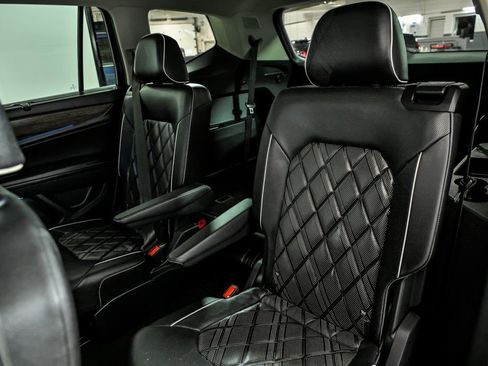 Certified 2025 Volkswagen Atlas SEL Premium R-Line image 12