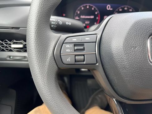 Used 2025 Honda Accord SE image 18