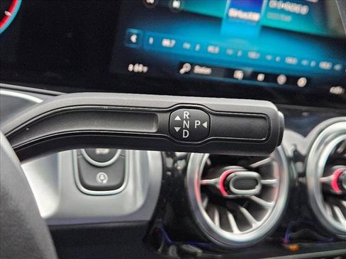 Used 2023 Mercedes-Benz GLB 250 image 13