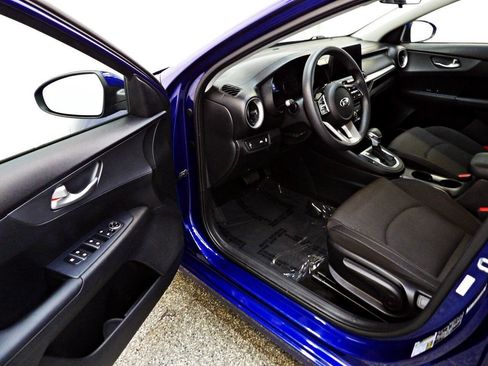 Used 2020 Kia Forte LXS FWD image 8