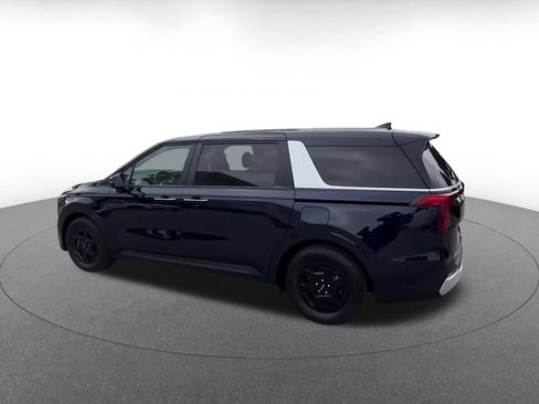 Used 2026 Kia Carnival FWD image 8