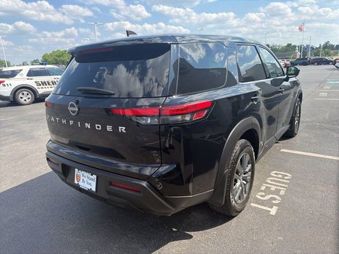 Used 2023 Nissan Pathfinder S FWD image 5