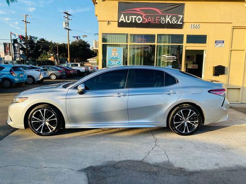 Used 2018 Toyota Camry SE FWD image 7