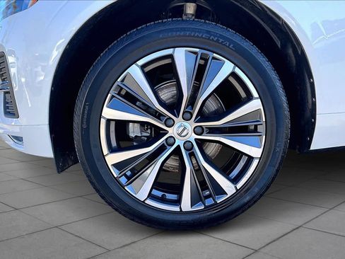 Used 2022 Volvo XC60 B5 Momentum w/ Climate Package image 10