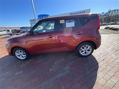 Used 2021 Kia Soul S image 12