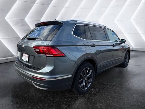 Used 2023 Volkswagen Tiguan SE w/ Panoramic Sunroof Package FWD image 6