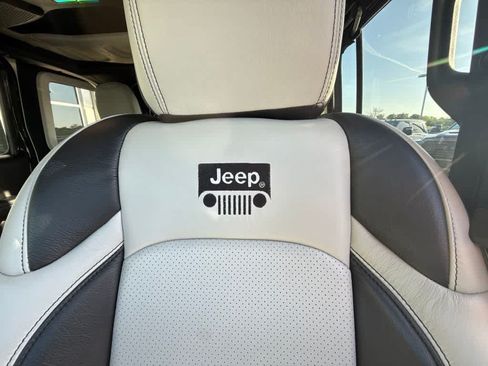 Used 2024 Jeep Wrangler Unlimited Sport AWD/4WD image 12