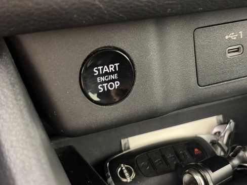 Used 2024 Nissan Rogue SV AWD/4WD image 21