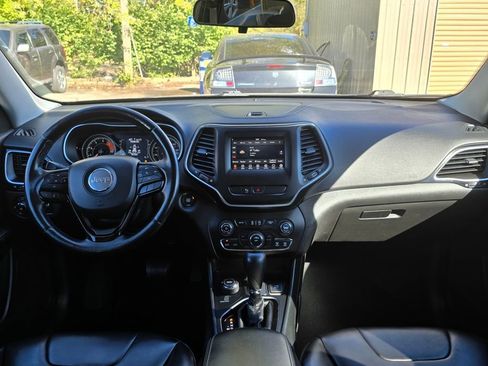 Used 2019 Jeep Cherokee Latitude Plus image 2
