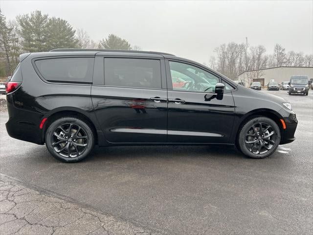 New 2026 Chrysler Pacifica Select w/ S Appearance Package AWD/4WD image 30