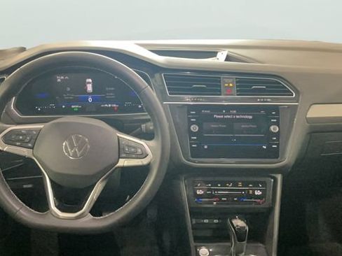 Certified 2024 Volkswagen Tiguan SE AWD/4WD image 11