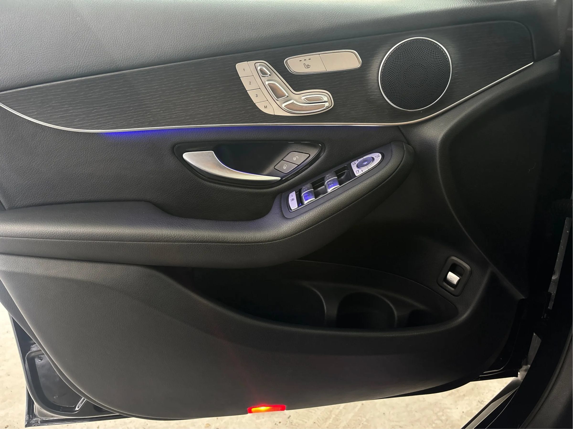 Used 2022 Mercedes-Benz GLC 300 4MATIC image 25