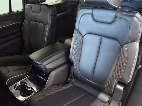 Used 2022 Jeep Grand Cherokee L Summit w/ Luxury Tech Group V AWD/4WD image 7