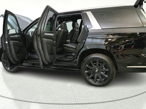 Used 2026 Cadillac Escalade Luxury w/ LPO, Floor Liner Package AWD/4WD image 12