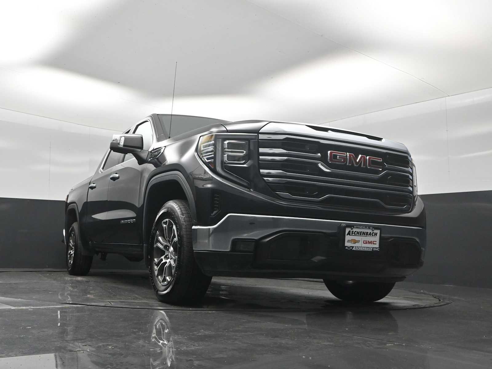 Used 2025 GMC Sierra 1500 SLT AWD/4WD image 19
