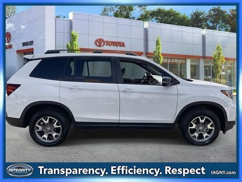 Used 2023 Honda Passport TrailSport image 2