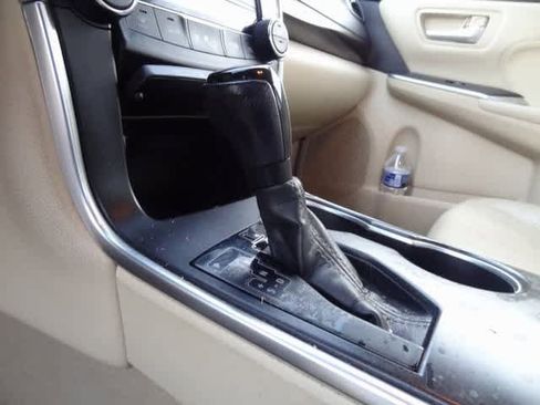 Used 2017 Toyota Camry XLE image 12