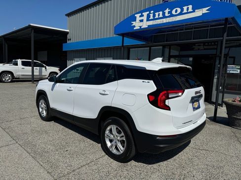 Used 2024 GMC Terrain SLE image 3