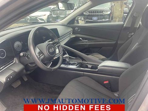 Used 2025 Hyundai Elantra SEL FWD image 2