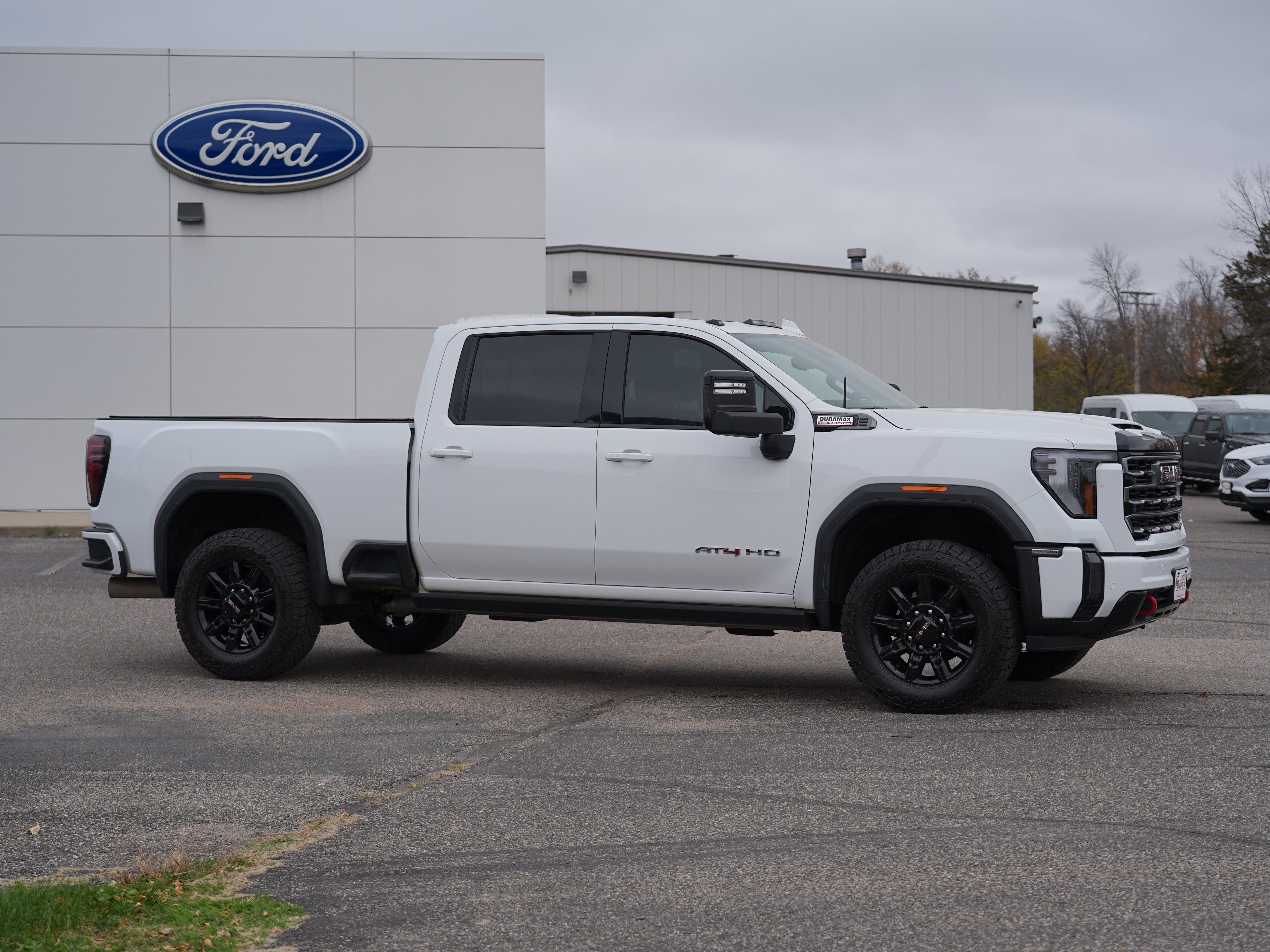 Used 2024 GMC Sierra 3500 AT4 w/ AT4 Premium Plus Package AWD/4WD image 2