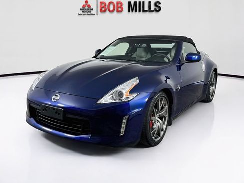 Used 2016 Nissan 370Z Touring Sport RWD image 3