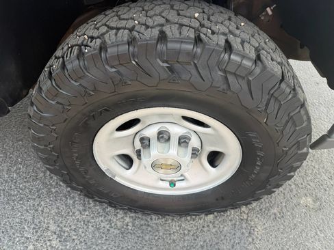 Used 2002 Chevrolet Silverado 2500 4x4 Regular Cab image 17